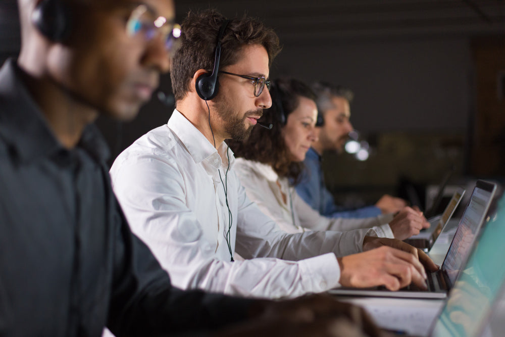 How Live Chat Outsourcing Improves Customer Experience for E-Commerce Businesses